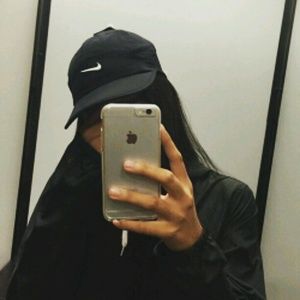 Meet your Posher, Alexia